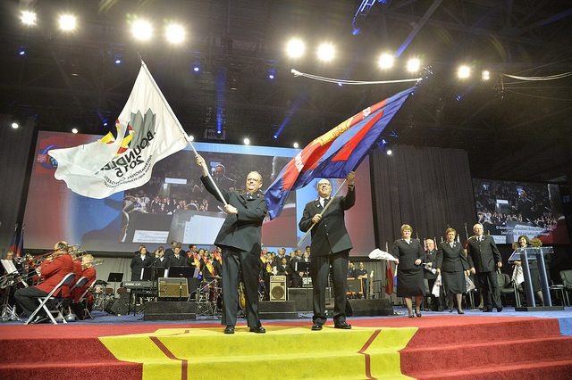General André Cox, waving the Boundless 2015 flag